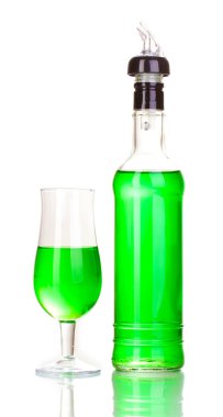 beyaz izole lezzetli yeşil kokteyl