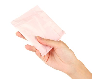 Beyaz adam üzerinde bireysel ambalaj bir külot kalemi tutan kadın eli