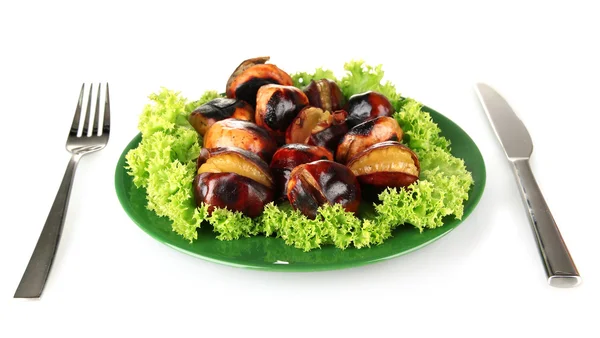 Geröstete Kastanien mit Salat im grünen Teller mit Gabel und Messerisola — Stockfoto