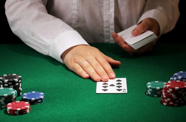 Yeşil masada Poker ayarı