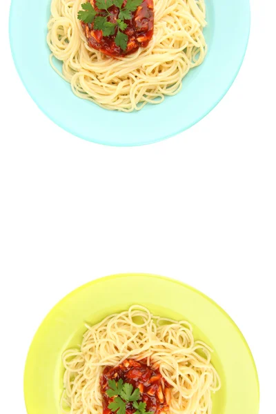 Italiaanse spaghetti in platen geïsoleerd op wit — Stockfoto