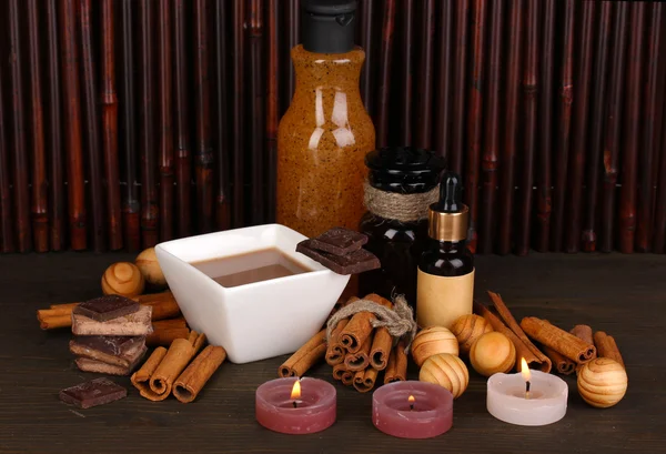 Beautiful chocolate spa setting on wooden table bamboo background with refl — Stock Photo, Image