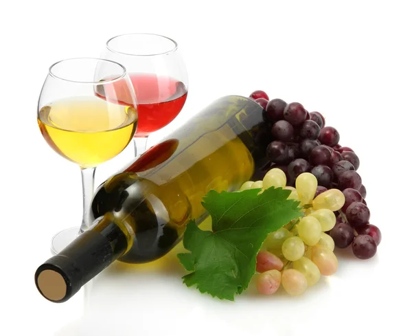 Bottle and glasses of wine and ripe grapes isolated on white — Stock Photo, Image