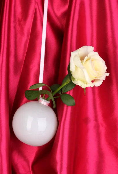 Beautiful rose in vase hanging on cloth background — Stock Photo, Image