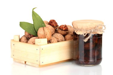 reçel kavanoz ceviz ve ceviz ile bir ahşap kutu