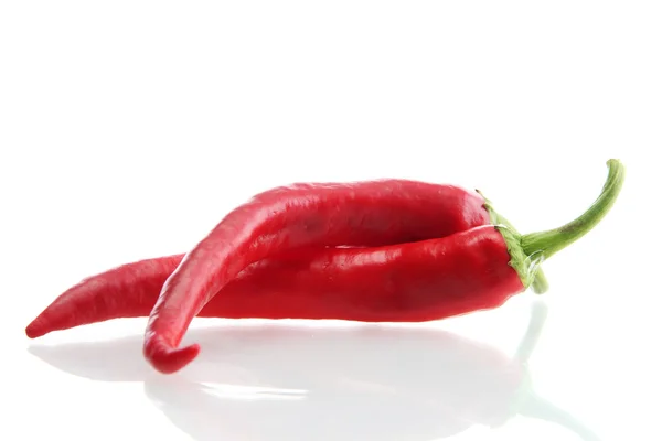 Red hot chili peppers na białym tle — Zdjęcie stockowe