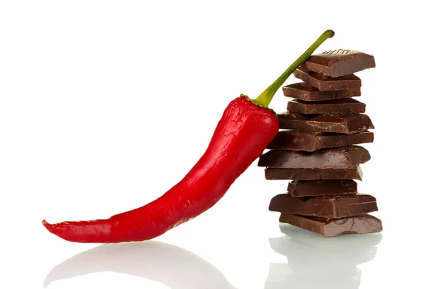 Pure chocolade met chili peper op witte geïsoleerd — Stockfoto