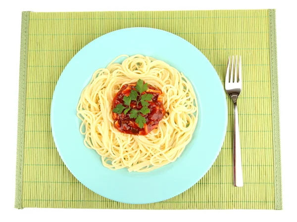 Ιταλικά μακαρόνια στο πιάτο σε χαλί μπαμπού — Φωτογραφία Αρχείου