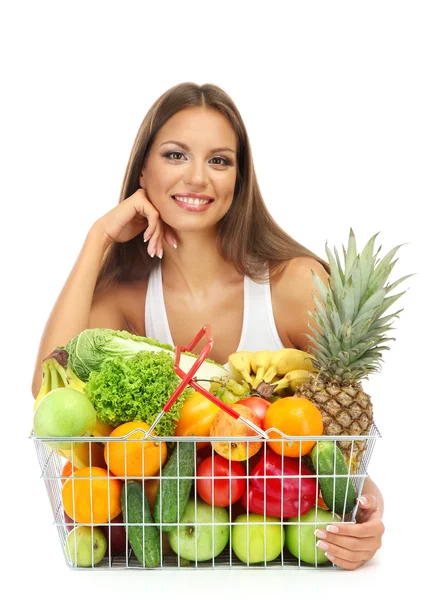 Mooie jonge vrouw met groenten en fruit in winkelmandje, isolat — Stockfoto