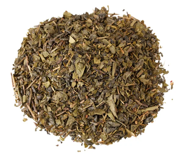 Té seco verde aromático, aislado en blanco — Foto de Stock