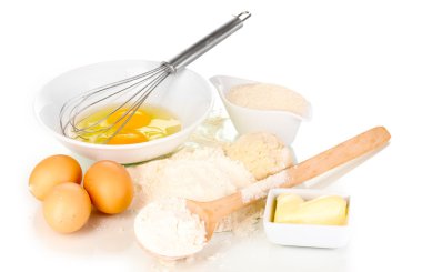 yumurta, un ve tereyağı üzerine beyaz izole