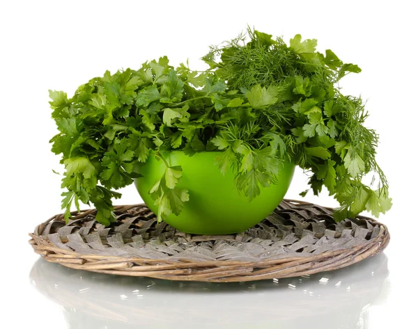 Panela verde com salsa e endro no berço de vime isolado em branco — Fotografia de Stock