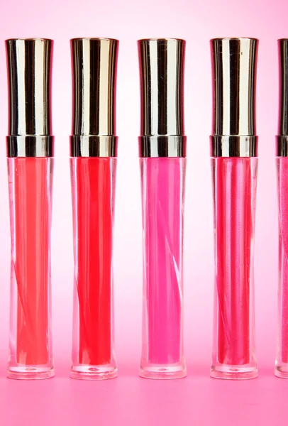 Brillo labial hermoso, sobre fondo rosa —  Fotos de Stock