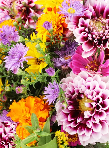Krásná kytice jasných květin close-up — Stock fotografie