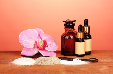 vanilya pods, vanilya ve renkli arka plan yakın çekim üzerine vanilya şekeri