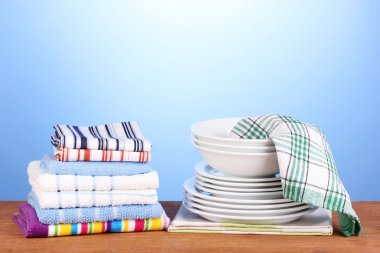 üzerinde mavi arka plan yakın çekim yemekleri ile mutfak havlular