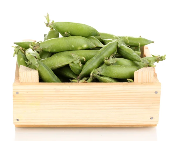 Guisantes verdes en cajón aislados en blanco —  Fotos de Stock