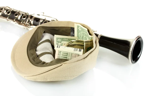 白で隔離されるのお金でミュージシャンの帽子 — ストック写真