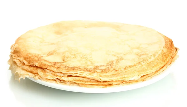 Leckere Pfannkuchen auf Teller isoliert auf weiß — Stockfoto