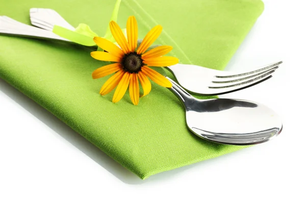 Cuchara, tenedor y flor en servilleta, aislado en blanco —  Fotos de Stock