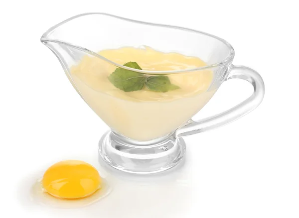 孤立在白色的碗里的蛋黄酱 — 图库照片