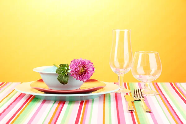 Table setting on bright background close-up — Stockfoto