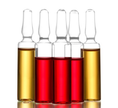 tıbbi ampul parlak sıvı ile üzerine beyaz izole