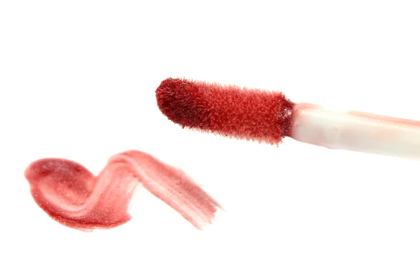 Schöner Lipgloss-Abstrich mit Pinsel, isoliert auf weiß — Stockfoto