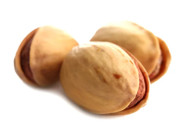 Smakelijke pistache noten, geïsoleerd op wit — Stockfoto
