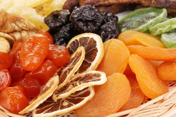 Dried fruits on wicker plate close-up — Stock Photo, Image