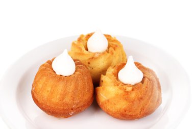 Krem beyaz izole iştah açıcı cupcakes