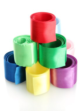 beyaz izole parlak ipek kurdeleler