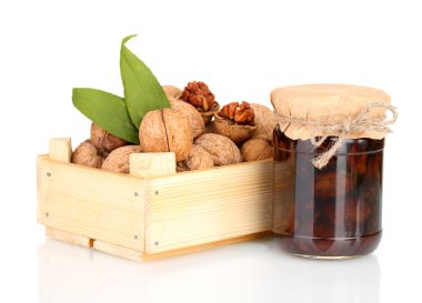 reçel kavanoz ceviz ve ceviz ile bir ahşap kutu