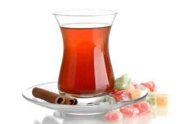 cam üzerine beyaz izole, Türk çayı ve rahat lokum