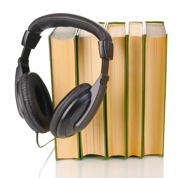 Auriculares en libros aislados en blanco —  Fotos de Stock