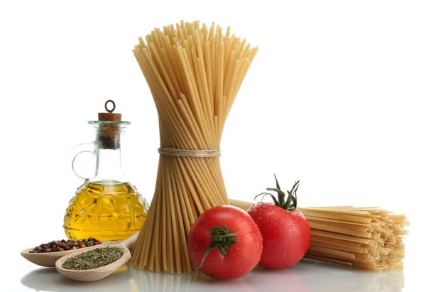 Pasta spaghetti, tomatoes and oil, isolated on white — Stock Photo, Image