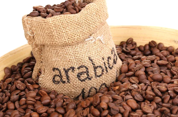 Kávová zrna v sáčku a mísa detail — Stock fotografie