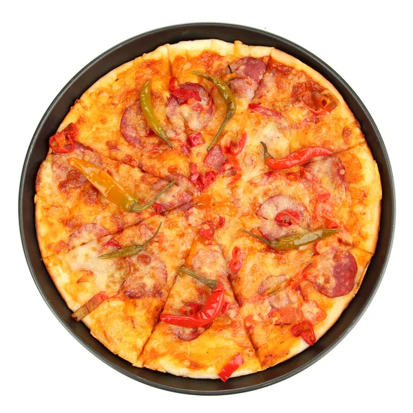 Pizza pepperoni savoureuse dans une casserole isolée sur blanc — Photo