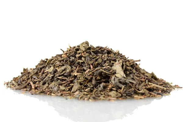Tè secco verde aromatico, isolato su bianco — Foto Stock