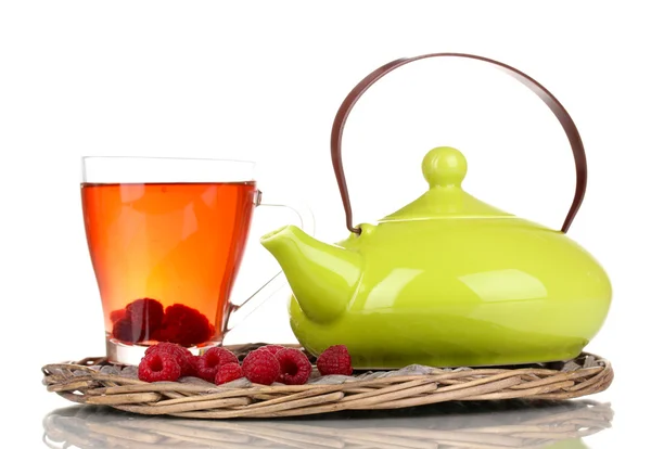 Tè con lamponi isolati su bianco — Foto Stock