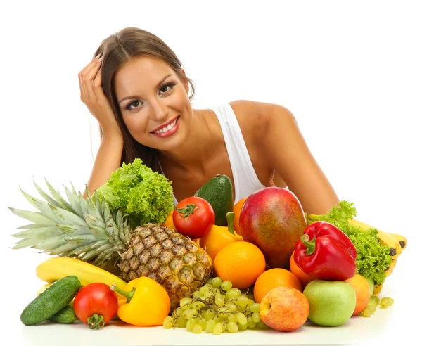 Bela jovem com frutas e legumes, isolado em branco — Fotografia de Stock