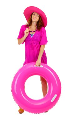 plaj şapka, gözlük ve üzerinde beyaz izole kauçuk halka ile güzel kız