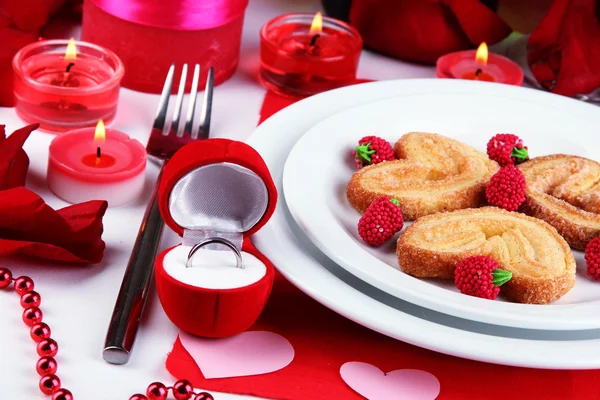 Tabel instelling ter ere van Valentijnsdag close-up — Stockfoto