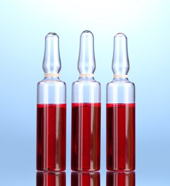 mavi arka plan üzerinde tıbbi ampul