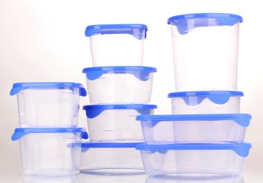 plastik üzerinde beyaz izole besin konteynerler