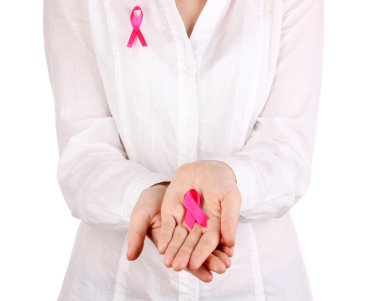 pembe kurdele üzerine beyaz izole elinde olan kadın