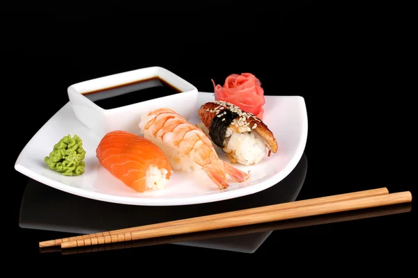 Heerlijke sushi geserveerd op plaat geïsoleerd op zwart — Stockfoto