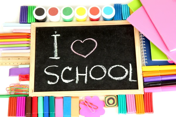 Mesa de escola pequena com vários materiais escolares close-up isolado em branco — Fotografia de Stock