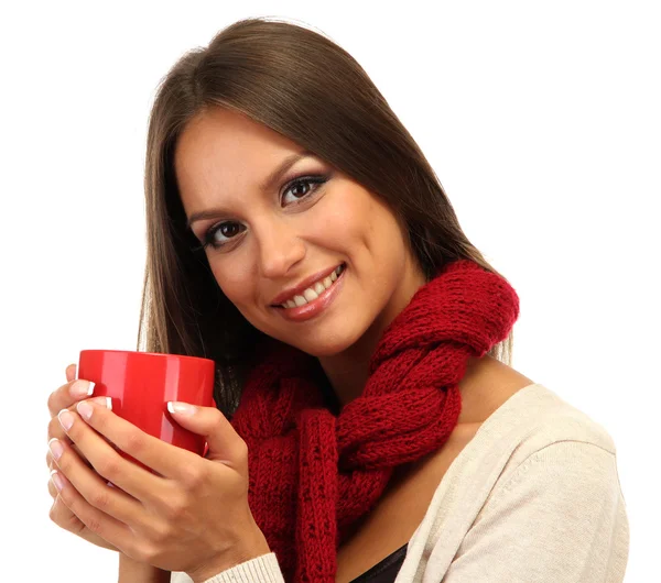 Bella giovane donna con tazza di tè, isolata su bianco — Foto Stock