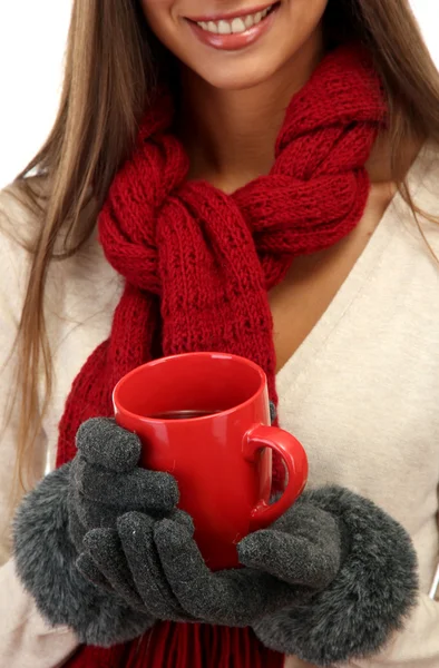 Hermosa joven con taza de té, de cerca — Foto de Stock